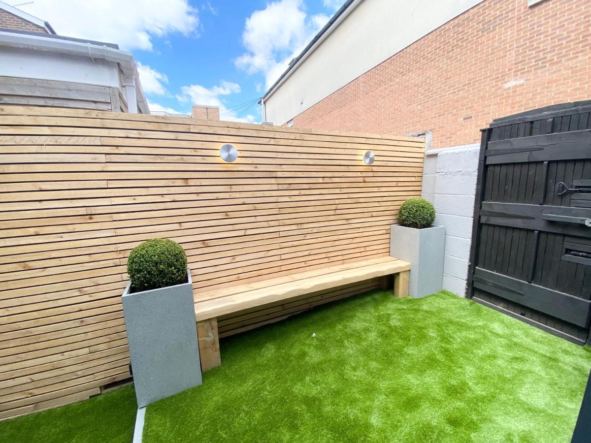 Cloud9 Guest House - By Coastline Retreats - 2 Bedroom Self Contained Garden Flat - Luxury Bath, Netflix, Superfast Wifi, Parking Included Борнмут Экстерьер фото